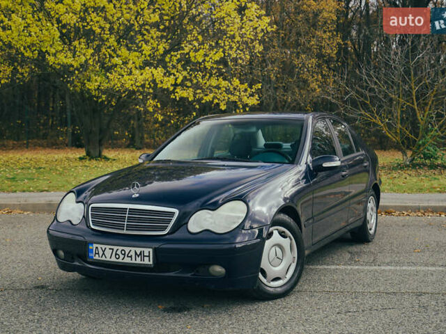 Синий Мерседес Ц-Класс, объемом двигателя 2.15 л и пробегом 459 тыс. км за 4500 $, фото 1 на Automoto.ua