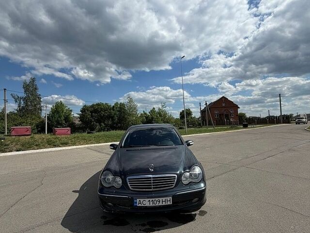 Синій Мерседес Ц-Клас, об'ємом двигуна 2.69 л та пробігом 298 тис. км за 3800 $, фото 1 на Automoto.ua