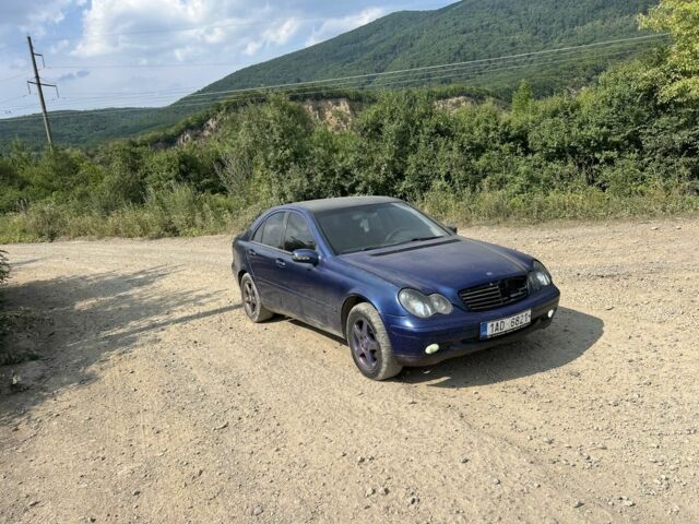 Синій Мерседес Ц-Клас, об'ємом двигуна 2.2 л та пробігом 350 тис. км за 1400 $, фото 1 на Automoto.ua