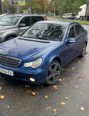 Синій Мерседес Ц-Клас, об'ємом двигуна 1.8 л та пробігом 335 тис. км за 3400 $, фото 1 на Automoto.ua