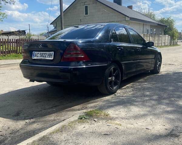 Синий Мерседес Ц-Класс, объемом двигателя 2.1 л и пробегом 380 тыс. км за 4800 $, фото 1 на Automoto.ua