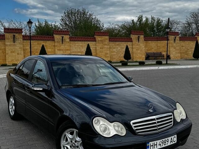 Синій Мерседес Ц-Клас, об'ємом двигуна 2.15 л та пробігом 300 тис. км за 6000 $, фото 1 на Automoto.ua
