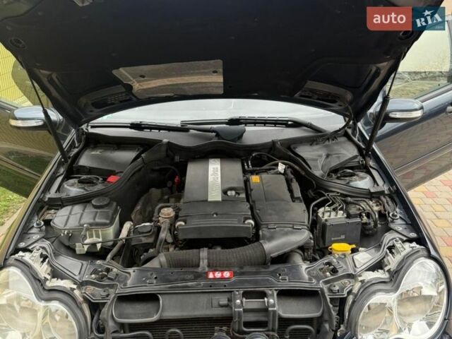 Синий Мерседес Ц-Класс, объемом двигателя 1.8 л и пробегом 155 тыс. км за 8000 $, фото 1 на Automoto.ua