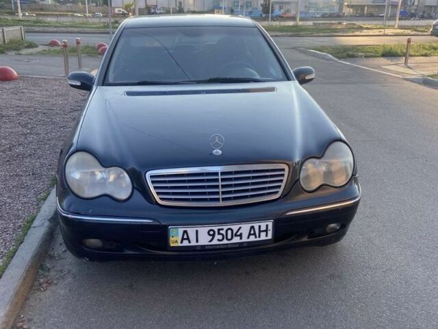 Синий Мерседес Ц-Класс, объемом двигателя 1.8 л и пробегом 300 тыс. км за 3200 $, фото 1 на Automoto.ua