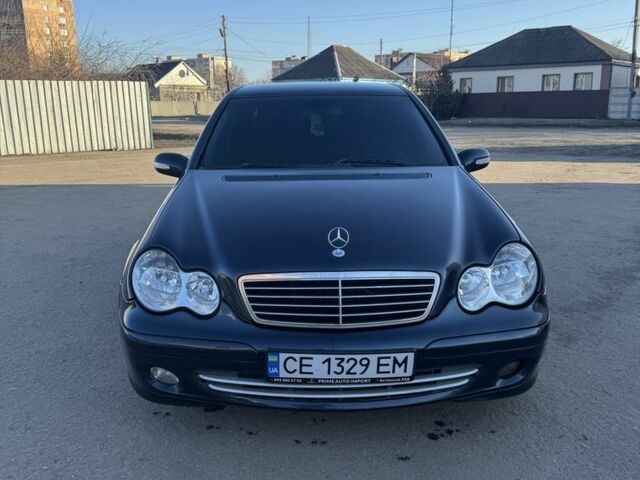 Синий Мерседес Ц-Класс, объемом двигателя 2.1 л и пробегом 400 тыс. км за 3350 $, фото 1 на Automoto.ua