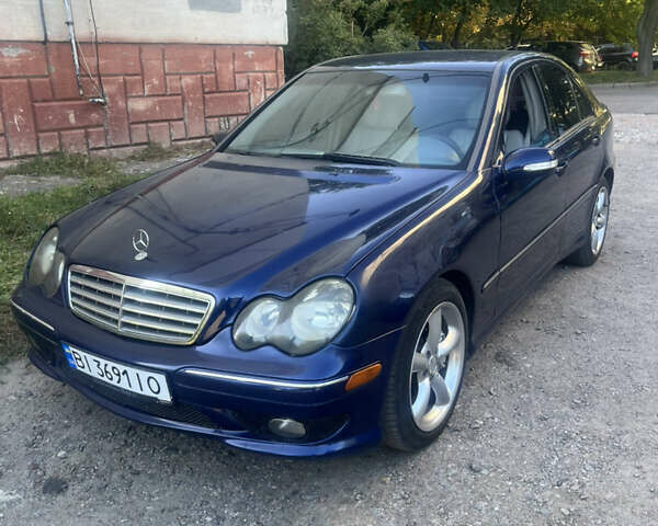 Синий Мерседес Ц-Класс, объемом двигателя 1.8 л и пробегом 211 тыс. км за 5450 $, фото 1 на Automoto.ua