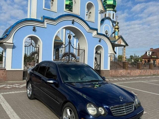 Синій Мерседес Ц-Клас, об'ємом двигуна 1.8 л та пробігом 214 тис. км за 5600 $, фото 1 на Automoto.ua