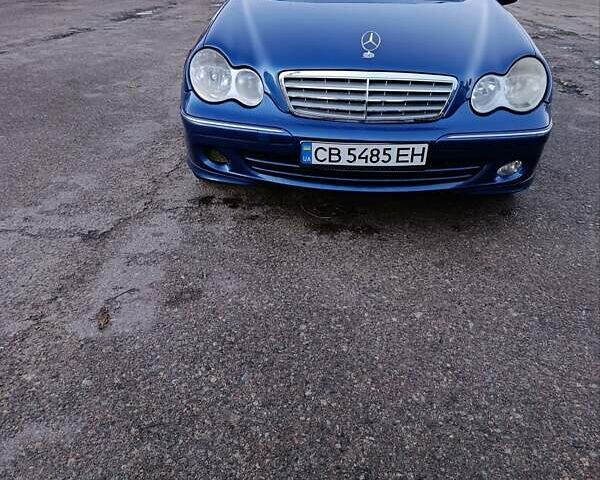 Синий Мерседес Ц-Класс, объемом двигателя 1.8 л и пробегом 286 тыс. км за 5450 $, фото 1 на Automoto.ua