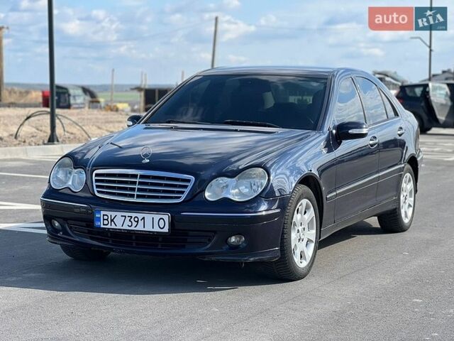 Синий Мерседес Ц-Класс, объемом двигателя 2.15 л и пробегом 290 тыс. км за 6600 $, фото 1 на Automoto.ua