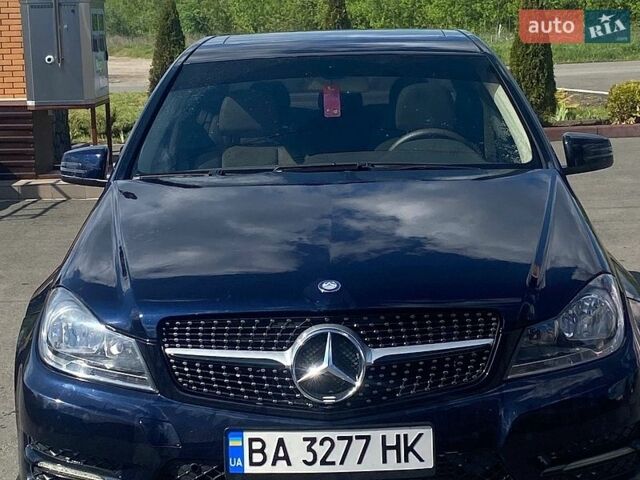 Синий Мерседес Ц-Класс, объемом двигателя 1.8 л и пробегом 222 тыс. км за 9200 $, фото 1 на Automoto.ua