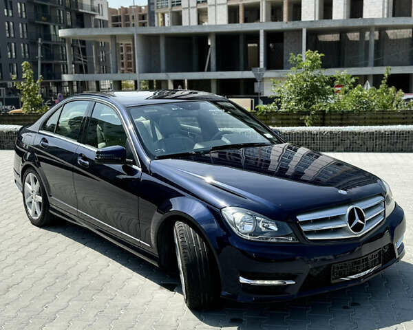 Синий Мерседес Ц-Класс, объемом двигателя 1.8 л и пробегом 171 тыс. км за 12000 $, фото 1 на Automoto.ua