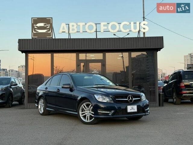 Синий Мерседес Ц-Класс, объемом двигателя 1.8 л и пробегом 113 тыс. км за 12990 $, фото 1 на Automoto.ua