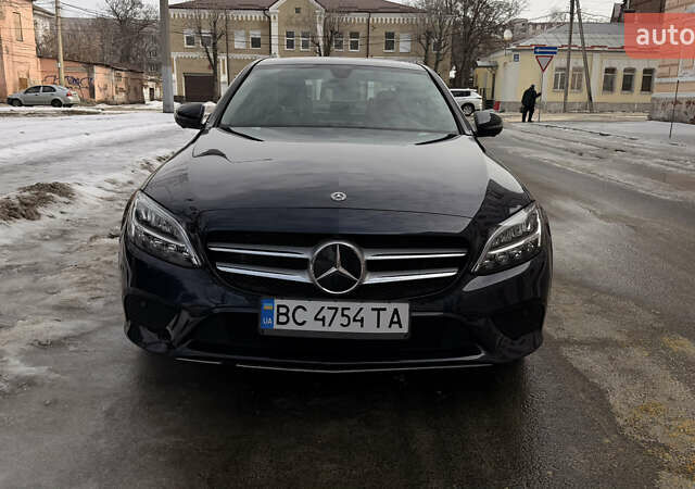 Синий Мерседес Ц-Класс, объемом двигателя 2 л и пробегом 50 тыс. км за 33000 $, фото 1 на Automoto.ua
