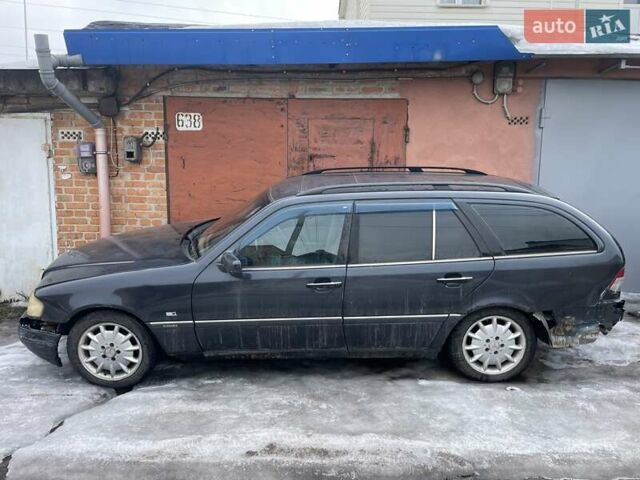 Синий Мерседес Ц-Класс, объемом двигателя 2.3 л и пробегом 639 тыс. км за 1000 $, фото 1 на Automoto.ua