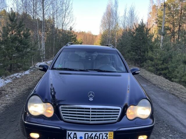 Синий Мерседес Ц-Класс, объемом двигателя 2.2 л и пробегом 400 тыс. км за 1999 $, фото 1 на Automoto.ua