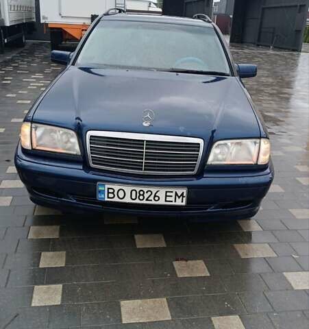 Синий Мерседес Ц-Класс, объемом двигателя 1.8 л и пробегом 250 тыс. км за 3000 $, фото 1 на Automoto.ua
