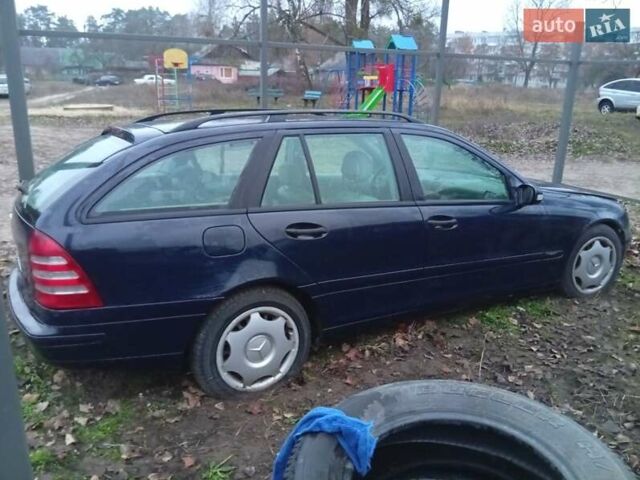 Синий Мерседес Ц-Класс, объемом двигателя 2.69 л и пробегом 250 тыс. км за 2900 $, фото 1 на Automoto.ua