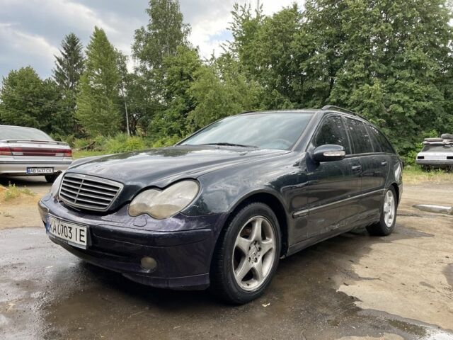 Синий Мерседес Ц-Класс, объемом двигателя 2 л и пробегом 300 тыс. км за 2400 $, фото 1 на Automoto.ua