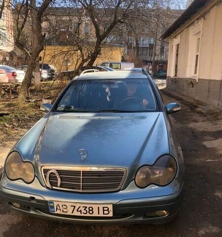 Синий Мерседес Ц-Класс, объемом двигателя 1.8 л и пробегом 238 тыс. км за 3900 $, фото 1 на Automoto.ua