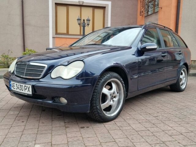Синій Мерседес Ц-Клас, об'ємом двигуна 2 л та пробігом 270 тис. км за 3600 $, фото 1 на Automoto.ua