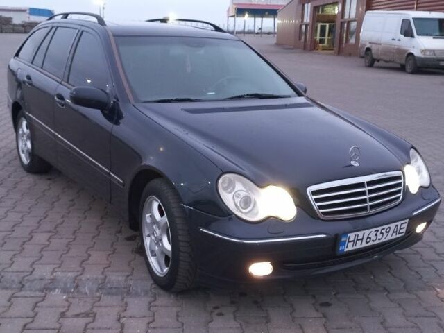 Синий Мерседес Ц-Класс, объемом двигателя 2.7 л и пробегом 390 тыс. км за 4500 $, фото 1 на Automoto.ua