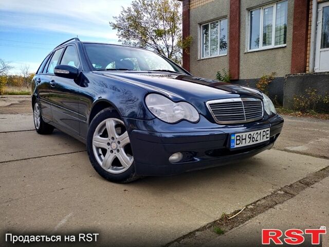 Синий Мерседес Ц-Класс, объемом двигателя 2.1 л и пробегом 350 тыс. км за 5555 $, фото 1 на Automoto.ua