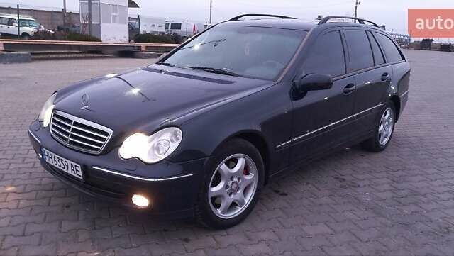 Синий Мерседес Ц-Класс, объемом двигателя 2.69 л и пробегом 390 тыс. км за 4500 $, фото 1 на Automoto.ua
