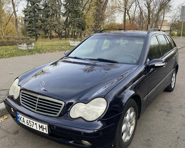 Синий Мерседес Ц-Класс, объемом двигателя 2.1 л и пробегом 405 тыс. км за 3999 $, фото 1 на Automoto.ua