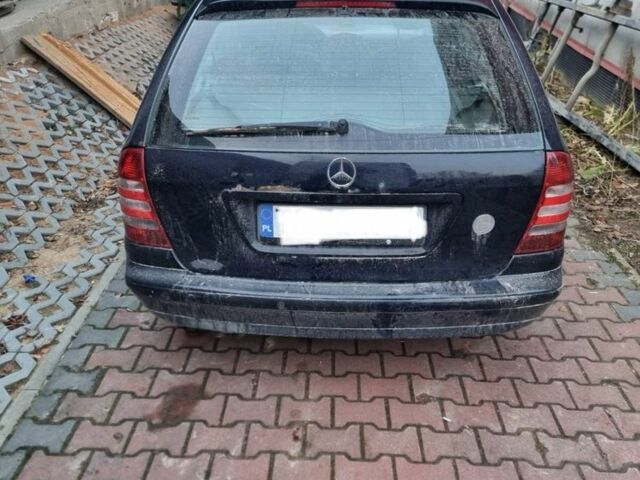 Синий Мерседес Ц-Класс, объемом двигателя 2.2 л и пробегом 350 тыс. км за 1850 $, фото 1 на Automoto.ua