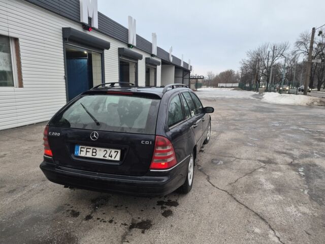 Синий Мерседес Ц-Класс, объемом двигателя 2 л и пробегом 440 тыс. км за 2600 $, фото 1 на Automoto.ua