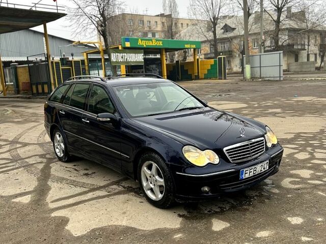 Синій Мерседес Ц-Клас, об'ємом двигуна 2.2 л та пробігом 289 тис. км за 2350 $, фото 1 на Automoto.ua