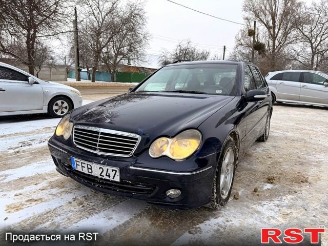 Синій Мерседес Ц-Клас, об'ємом двигуна 2.2 л та пробігом 400 тис. км за 2550 $, фото 1 на Automoto.ua