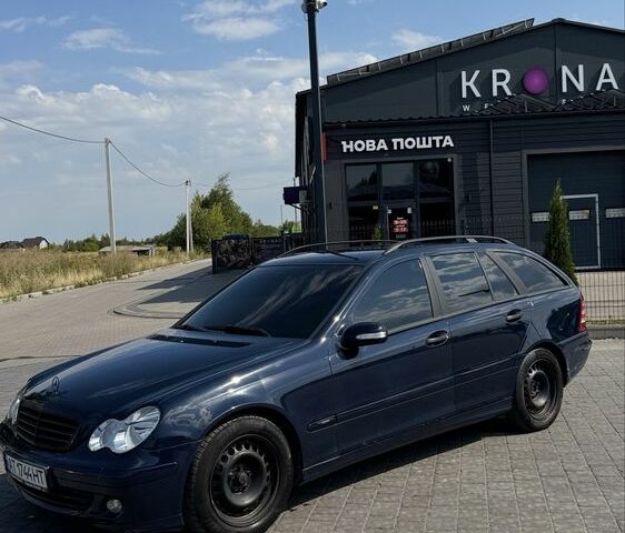 Синій Мерседес Ц-Клас, об'ємом двигуна 1.8 л та пробігом 255 тис. км за 5707 $, фото 1 на Automoto.ua