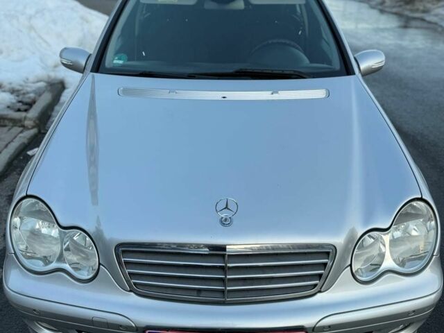 Синий Мерседес Ц-Класс, объемом двигателя 0 л и пробегом 200 тыс. км за 6200 $, фото 1 на Automoto.ua