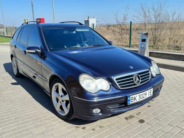 Синій Мерседес Ц-Клас, об'ємом двигуна 2.1 л та пробігом 380 тис. км за 5600 $, фото 1 на Automoto.ua