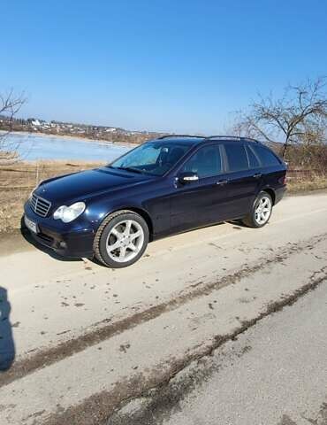 Синий Мерседес Ц-Класс, объемом двигателя 1.8 л и пробегом 200 тыс. км за 6800 $, фото 1 на Automoto.ua