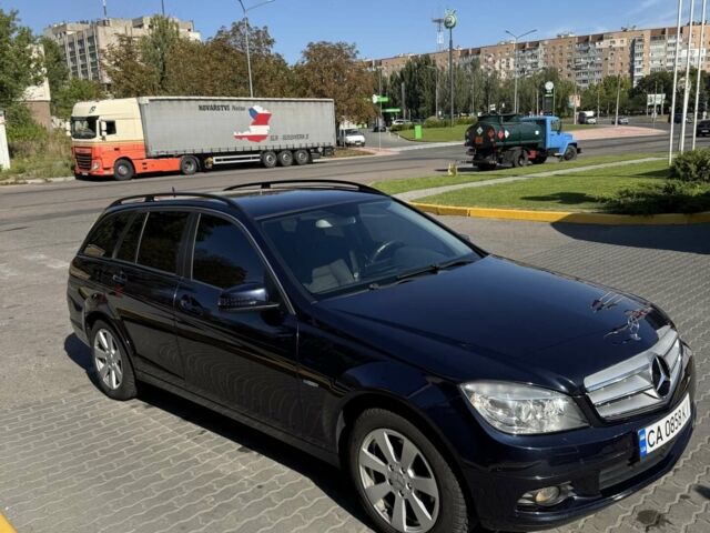 Синий Мерседес Ц-Класс, объемом двигателя 2.1 л и пробегом 252 тыс. км за 11200 $, фото 1 на Automoto.ua