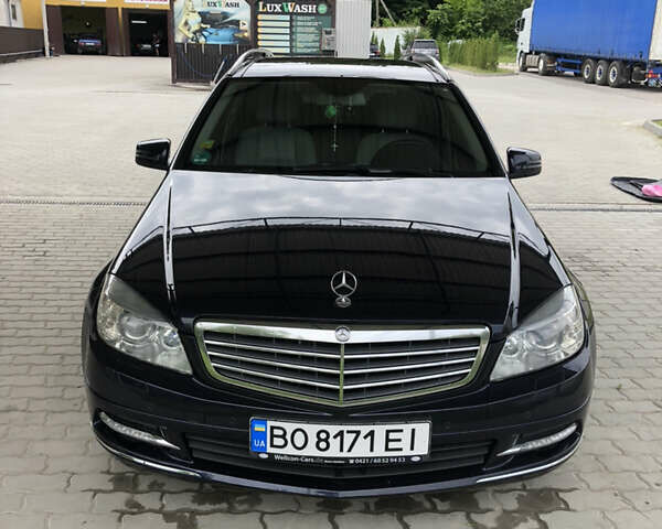 Синий Мерседес Ц-Класс, объемом двигателя 2.2 л и пробегом 397 тыс. км за 9500 $, фото 1 на Automoto.ua