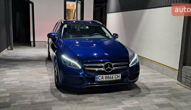 Синий Мерседес Ц-Класс, объемом двигателя 2.14 л и пробегом 231 тыс. км за 20000 $, фото 1 на Automoto.ua