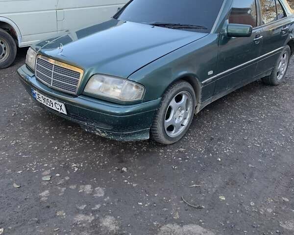 Зеленый Мерседес Ц-Класс, объемом двигателя 1.8 л и пробегом 400 тыс. км за 2200 $, фото 1 на Automoto.ua