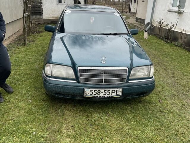 Зеленый Мерседес Ц-Класс, объемом двигателя 2 л и пробегом 250 тыс. км за 1650 $, фото 1 на Automoto.ua