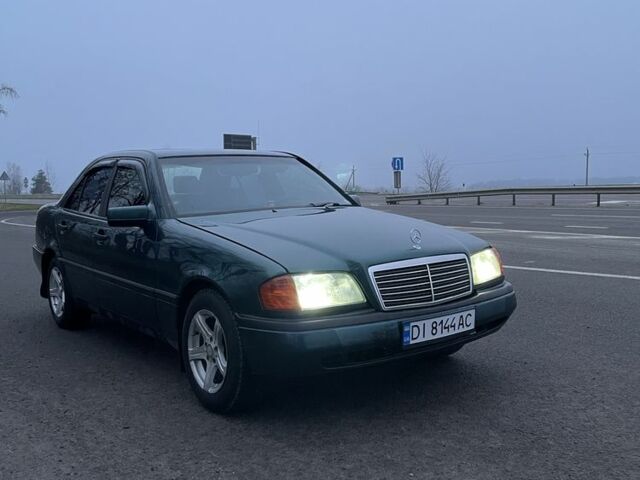 Зеленый Мерседес Ц-Класс, объемом двигателя 1.8 л и пробегом 362 тыс. км за 3000 $, фото 1 на Automoto.ua