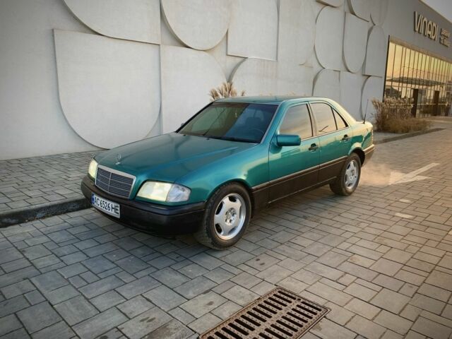 Зелений Мерседес Ц-Клас, об'ємом двигуна 2.3 л та пробігом 600 тис. км за 2500 $, фото 1 на Automoto.ua