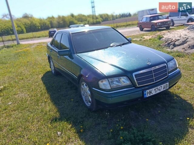 Зелений Мерседес Ц-Клас, об'ємом двигуна 1.8 л та пробігом 335 тис. км за 2800 $, фото 1 на Automoto.ua