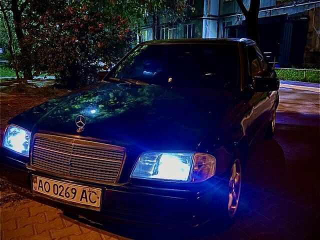 Зелений Мерседес Ц-Клас, об'ємом двигуна 1.8 л та пробігом 301 тис. км за 2400 $, фото 1 на Automoto.ua