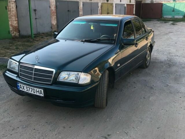 Зелений Мерседес Ц-Клас, об'ємом двигуна 1.8 л та пробігом 358 тис. км за 3000 $, фото 1 на Automoto.ua