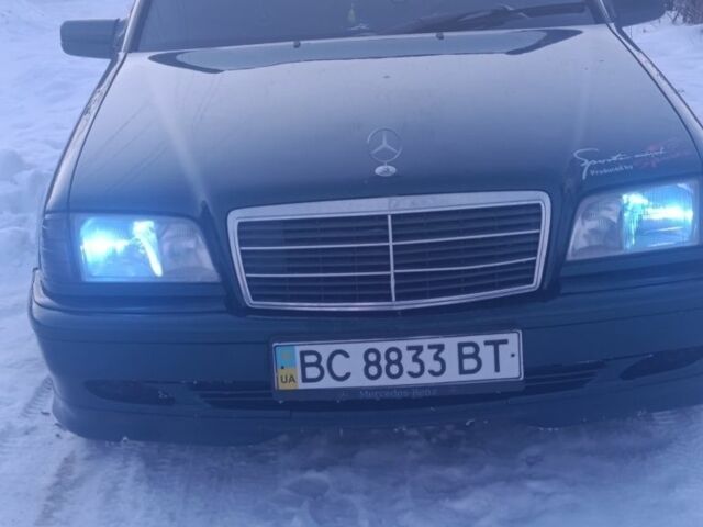 Зелений Мерседес Ц-Клас, об'ємом двигуна 0 л та пробігом 573 тис. км за 2650 $, фото 1 на Automoto.ua
