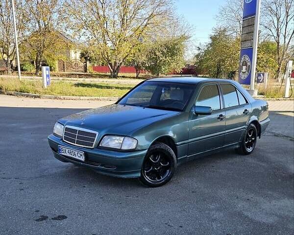 Зеленый Мерседес Ц-Класс, объемом двигателя 1.8 л и пробегом 280 тыс. км за 2399 $, фото 1 на Automoto.ua