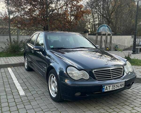 Зеленый Мерседес Ц-Класс, объемом двигателя 2 л и пробегом 196 тыс. км за 5300 $, фото 1 на Automoto.ua