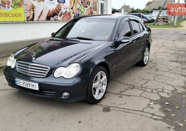 Зеленый Мерседес Ц-Класс, объемом двигателя 1.8 л и пробегом 288 тыс. км за 6300 $, фото 1 на Automoto.ua